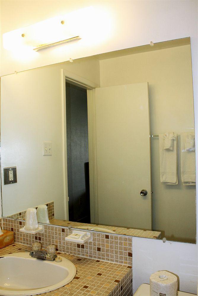 Lake City Motel Dartmouth ภายนอก รูปภาพ