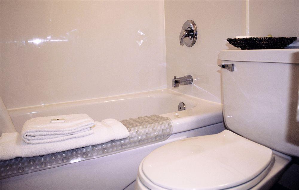 Lake City Motel Dartmouth ภายนอก รูปภาพ