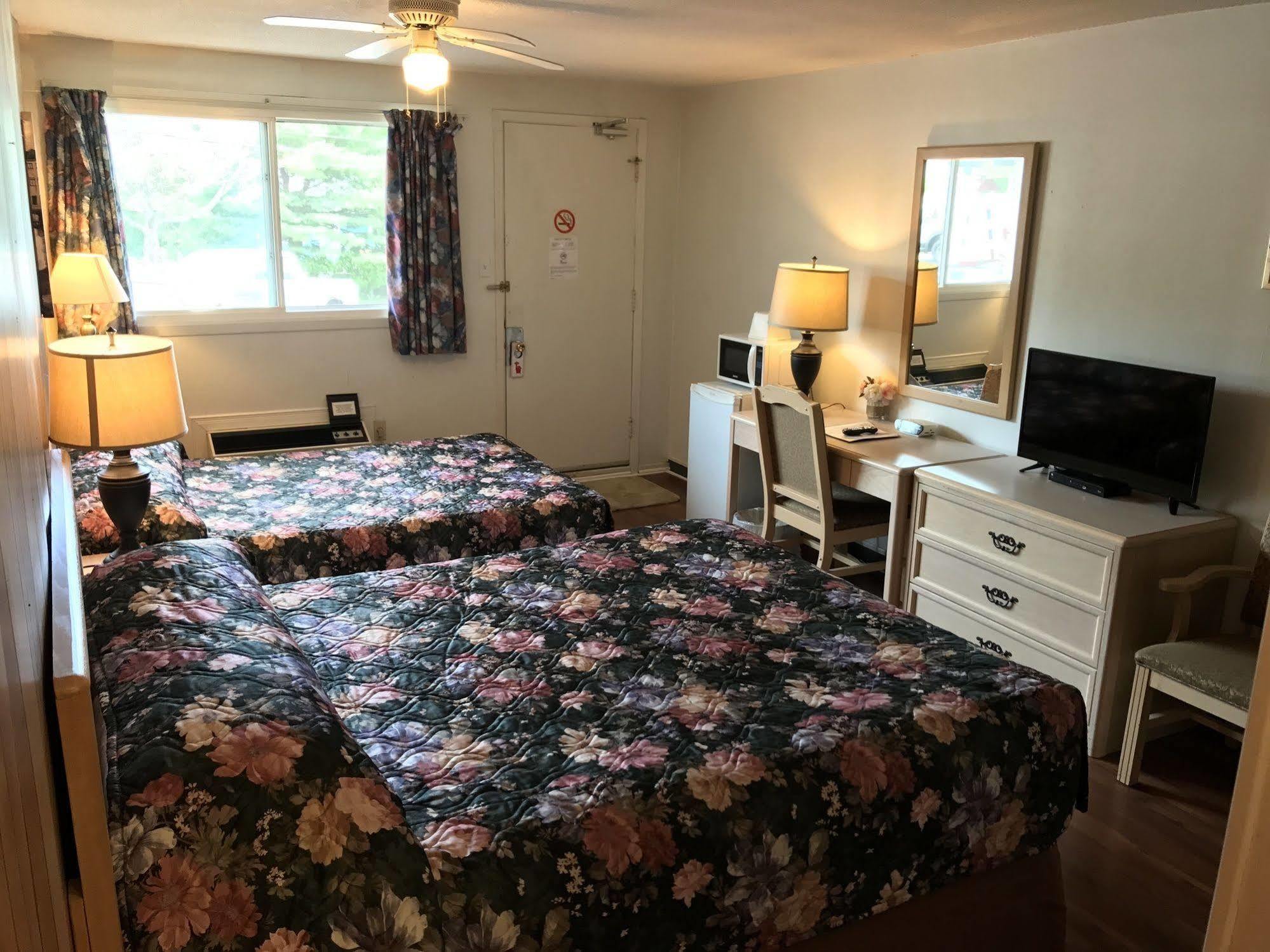 Lake City Motel Dartmouth ภายนอก รูปภาพ
