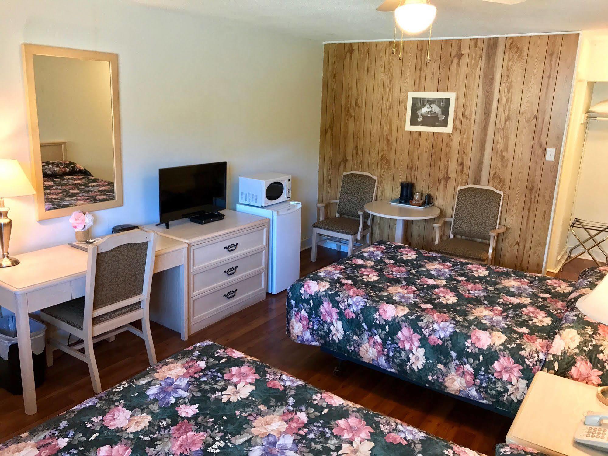 Lake City Motel Dartmouth ภายนอก รูปภาพ