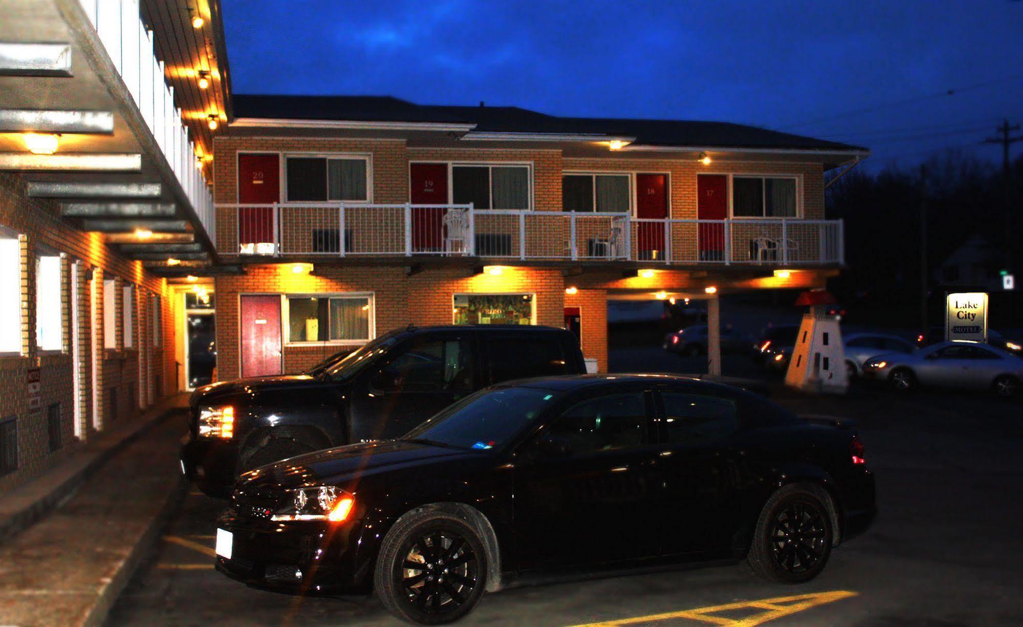 Lake City Motel Dartmouth ภายนอก รูปภาพ