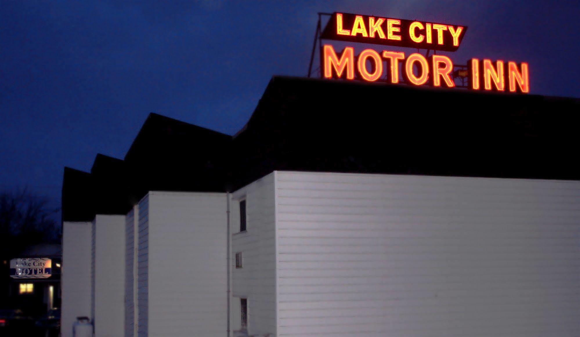 Lake City Motel Dartmouth ภายนอก รูปภาพ