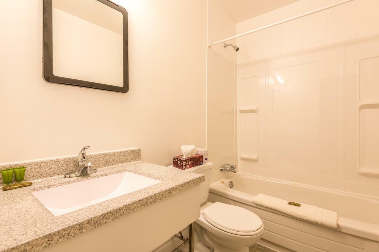 Lake City Motel Dartmouth ภายนอก รูปภาพ