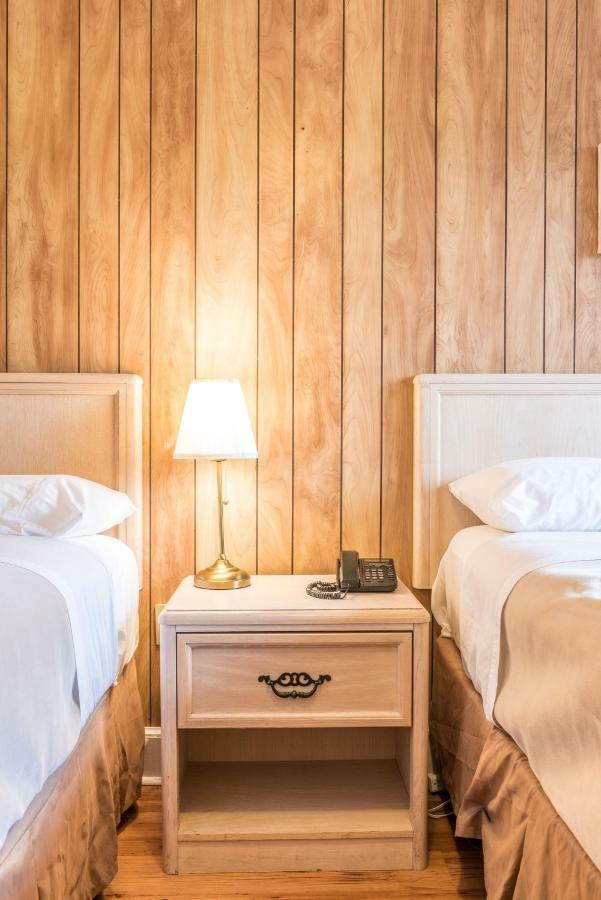 Lake City Motel Dartmouth ภายนอก รูปภาพ