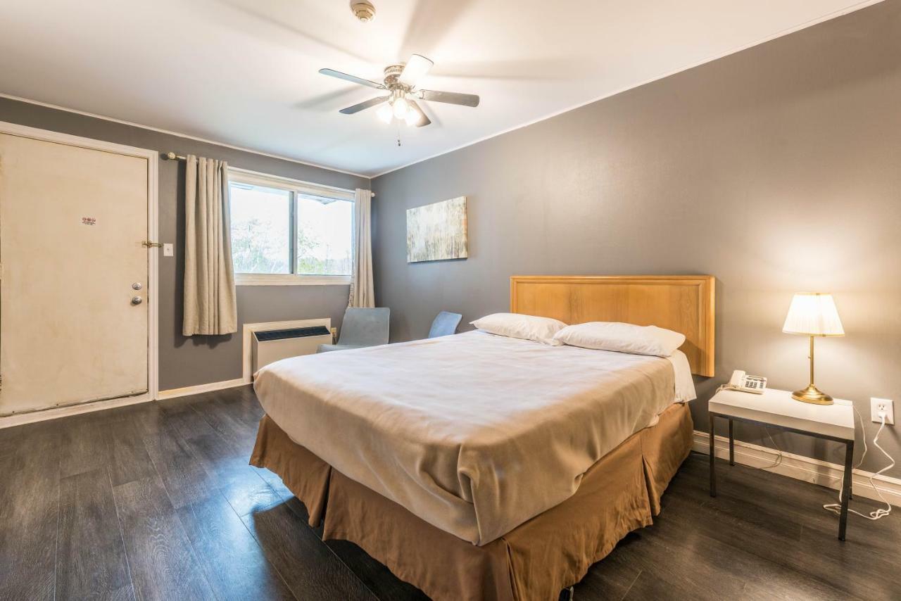 Lake City Motel Dartmouth ภายนอก รูปภาพ